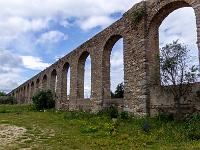 Das mächtige Aquädukt bringt Quellwasser in die Stadt Évora